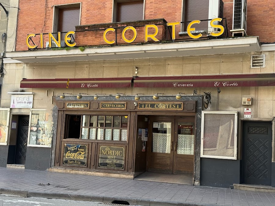 Cafetería - Cervecería EL CORTÉS