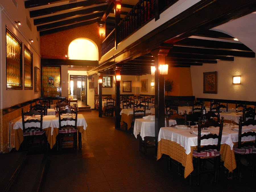 Can Pou Restaurant - Hostal