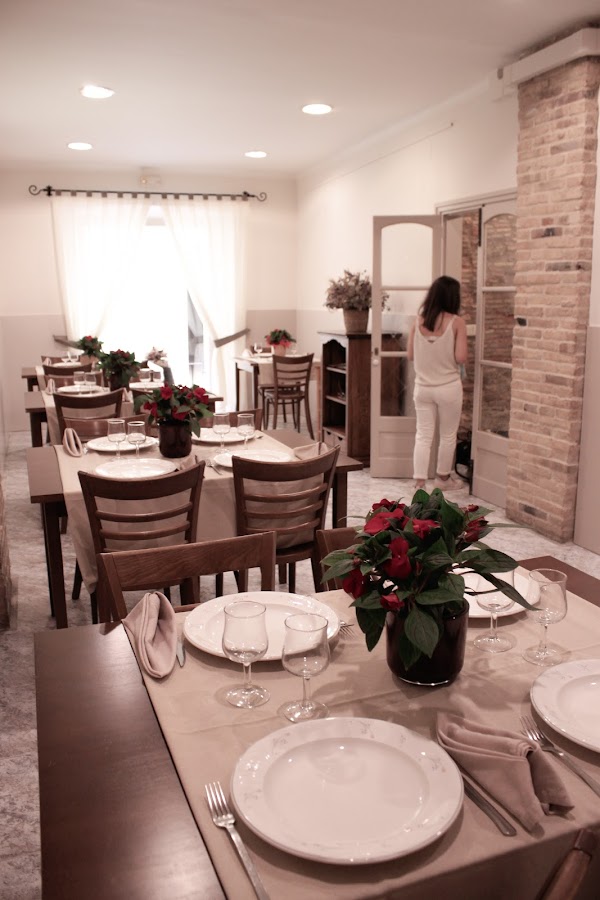 Fonda Mitjà Restaurant
