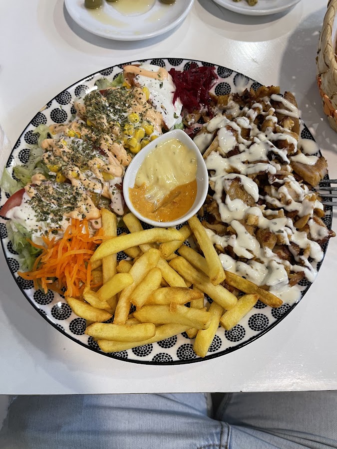 Restaurante riyad halal